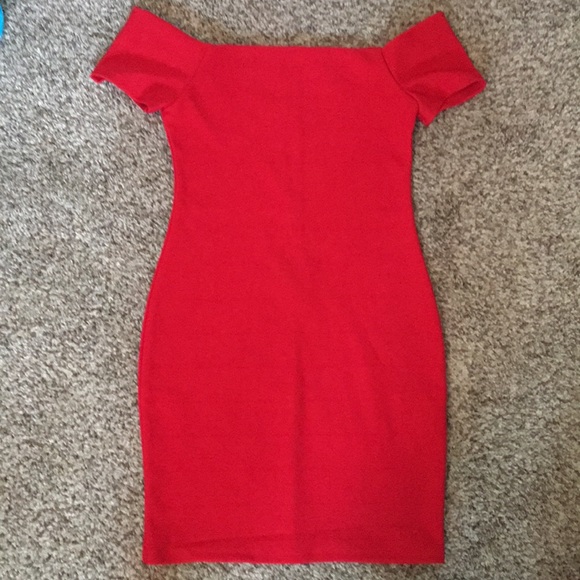 Red dress - Picture 1 of 6